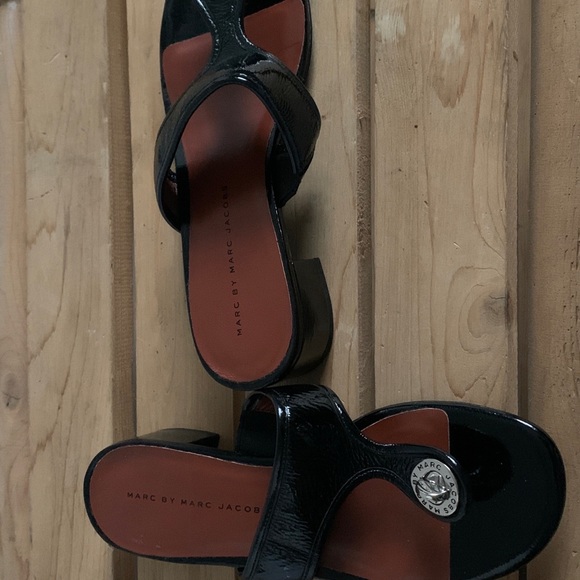 Marc Jacobs black patent leather sandals. In new condition. Size 6-6 1/2. - Picture 4 of 10